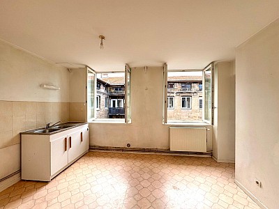 APPARTEMENT T4 A LOUER - ST ETIENNE - 126 m2 - 830 € charges comprises par mois