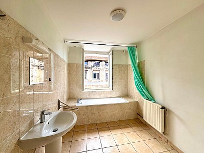 APPARTEMENT T4 A LOUER - ST ETIENNE - 126 m2 - 830 € charges comprises par mois