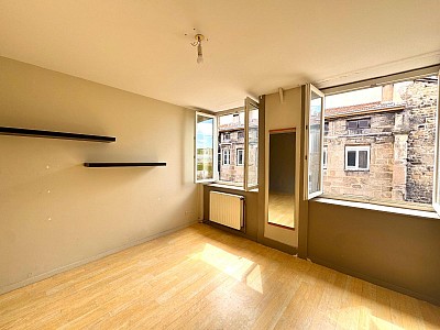 APPARTEMENT T4 A LOUER - ST ETIENNE - 126 m2 - 830 € charges comprises par mois
