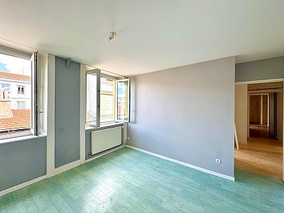 APPARTEMENT T4 A LOUER - ST ETIENNE - 126 m2 - 830 € charges comprises par mois