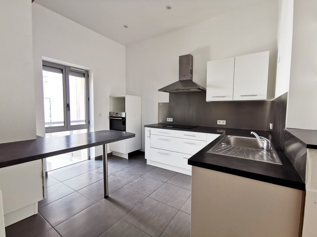 APPARTEMENT T4 A LOUER - ST ETIENNE - 96.89 m2 - 915 &euro; charges comprises par mois