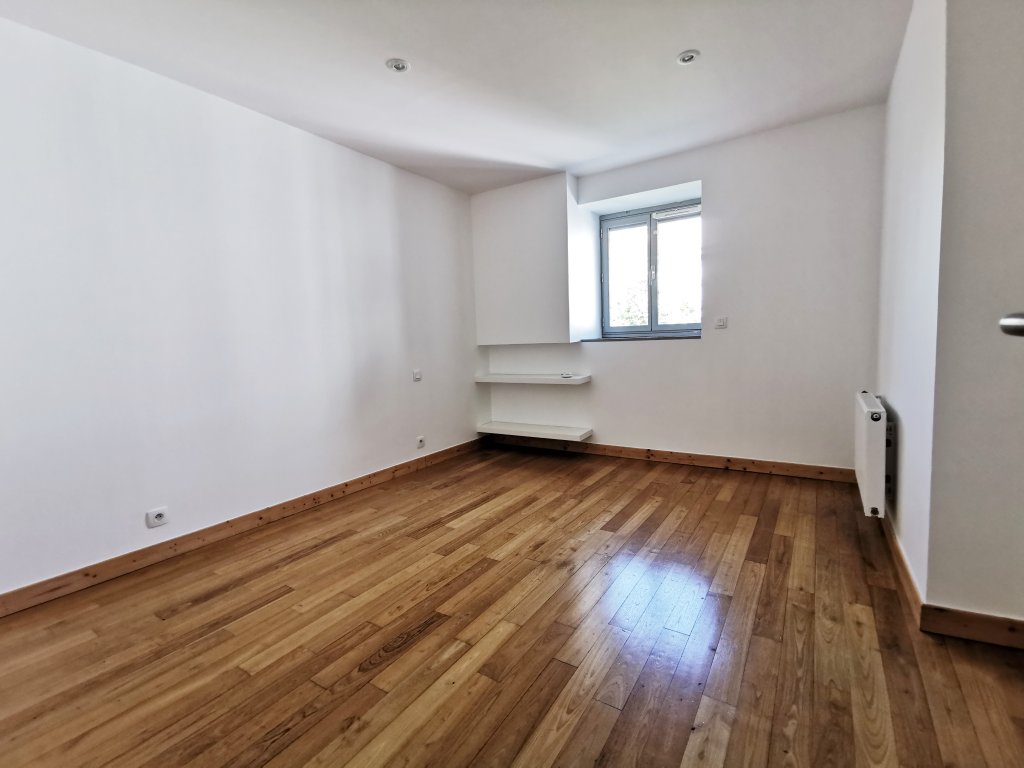 APPARTEMENT T4 A LOUER - ST ETIENNE - 96.89 m2 - 915 &euro; charges comprises par mois