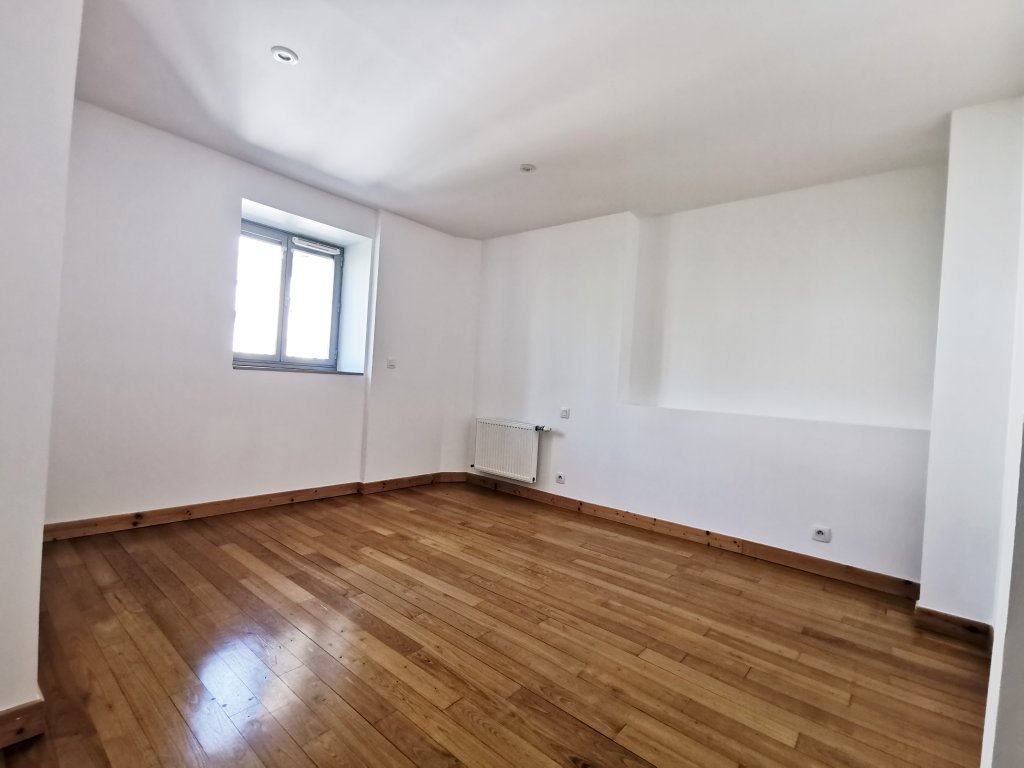 APPARTEMENT T4 A LOUER - ST ETIENNE - 96.89 m2 - 915 &euro; charges comprises par mois
