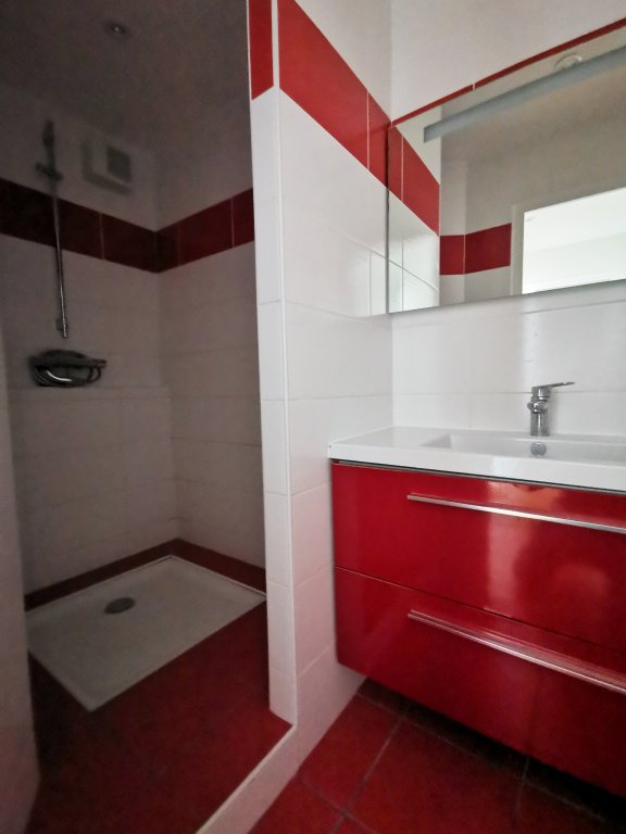 APPARTEMENT T4 A LOUER - ST ETIENNE - 96.89 m2 - 915 &euro; charges comprises par mois