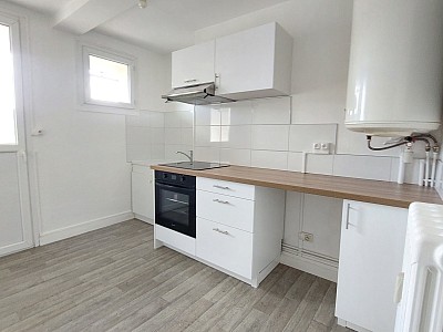 APPARTEMENT T4 A LOUER - ST ETIENNE - 63.92 m2 - 600 &euro; charges comprises par mois