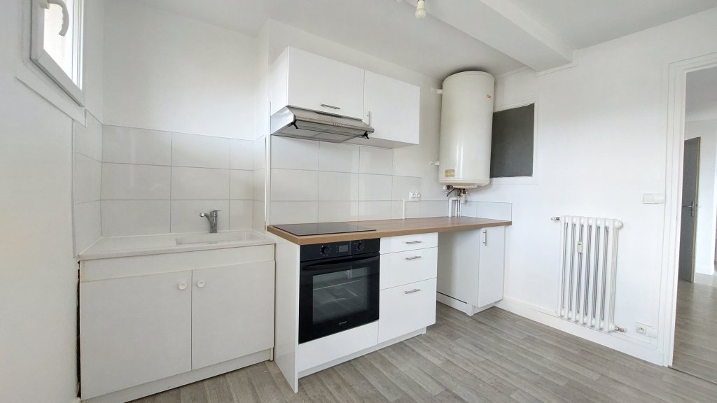 APPARTEMENT T4 A LOUER - ST ETIENNE - 63.92 m2 - 600 &euro; charges comprises par mois