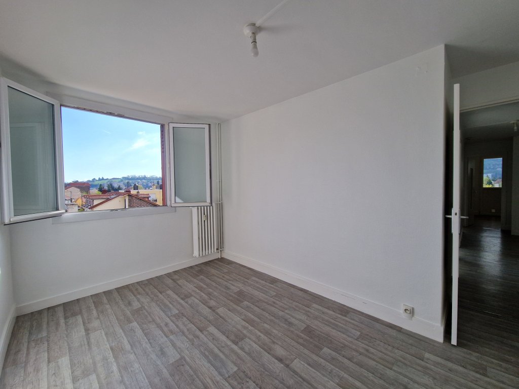 APPARTEMENT T4 A LOUER - ST ETIENNE - 63.92 m2 - 600 &euro; charges comprises par mois