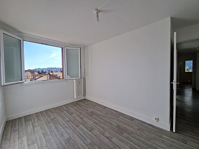 APPARTEMENT T4 A LOUER - ST ETIENNE - 63.92 m2 - 600 &euro; charges comprises par mois