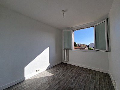 APPARTEMENT T4 A LOUER - ST ETIENNE - 63.92 m2 - 600 &euro; charges comprises par mois