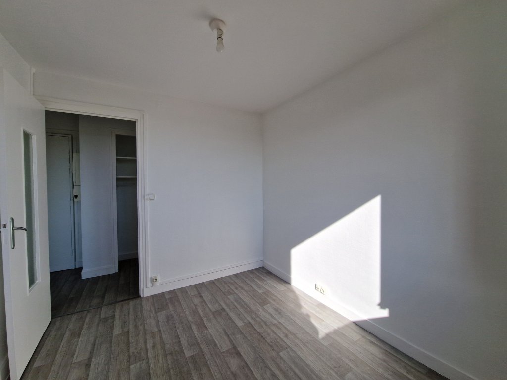 APPARTEMENT T4 A LOUER - ST ETIENNE - 63.92 m2 - 600 &euro; charges comprises par mois
