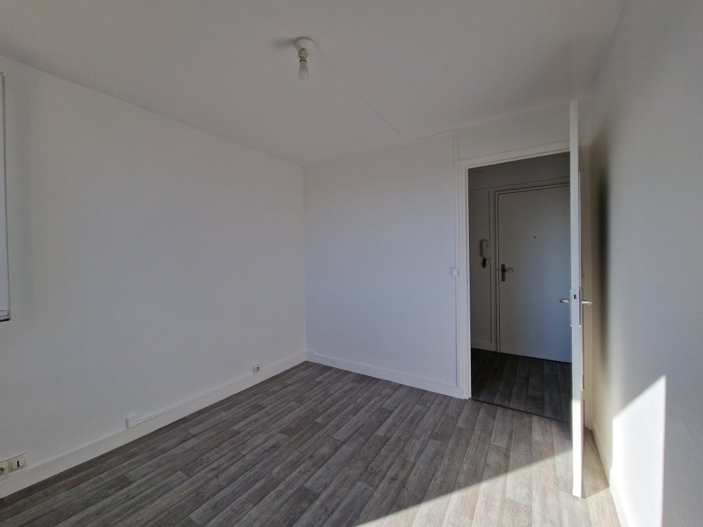 APPARTEMENT T4 A LOUER - ST ETIENNE - 63.92 m2 - 600 &euro; charges comprises par mois