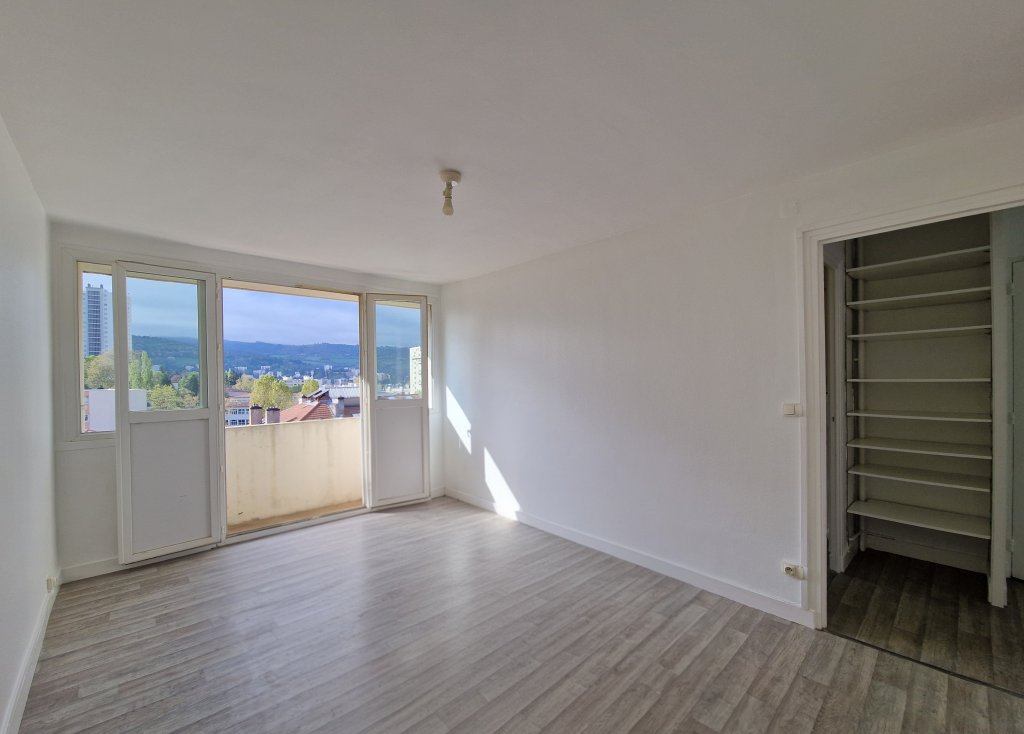 APPARTEMENT T4 A LOUER - ST ETIENNE - 63.92 m2 - 600 &euro; charges comprises par mois