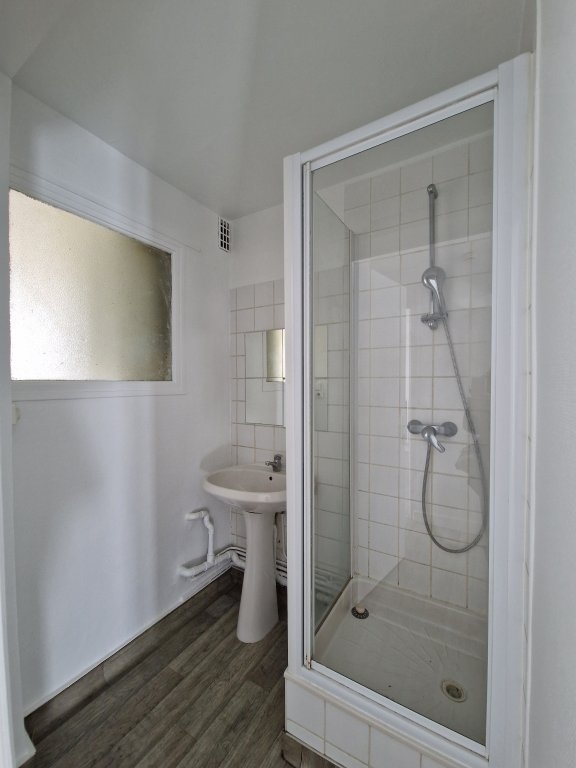 APPARTEMENT T4 A LOUER - ST ETIENNE - 63.92 m2 - 600 &euro; charges comprises par mois