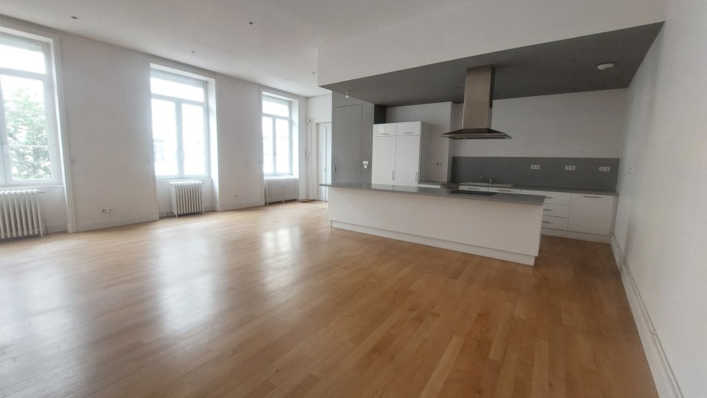 APPARTEMENT T4 A LOUER - ST ETIENNE - 100.7 m2 - 830 &euro; charges comprises par mois