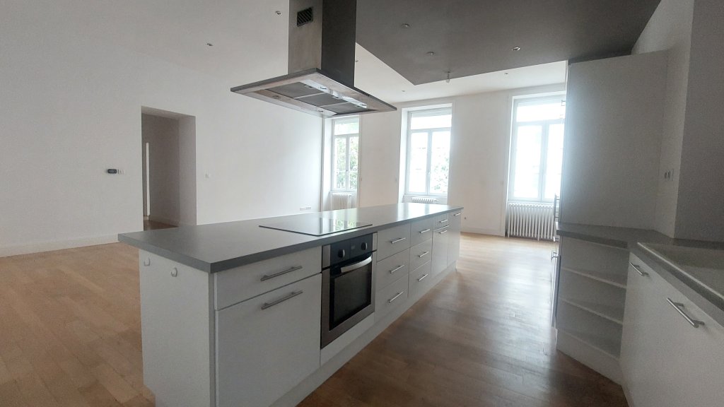 APPARTEMENT T4 A LOUER - ST ETIENNE - 100.7 m2 - 830 &euro; charges comprises par mois