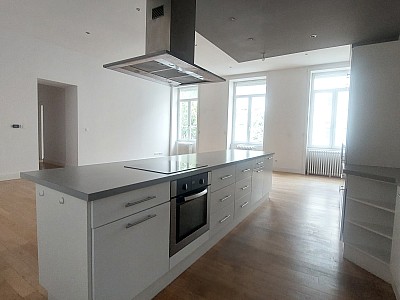 APPARTEMENT T4 A LOUER - ST ETIENNE - 100.7 m2 - 830 € charges comprises par mois