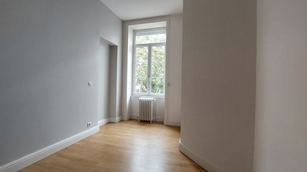 APPARTEMENT T4 A LOUER - ST ETIENNE - 100.7 m2 - 830 &euro; charges comprises par mois