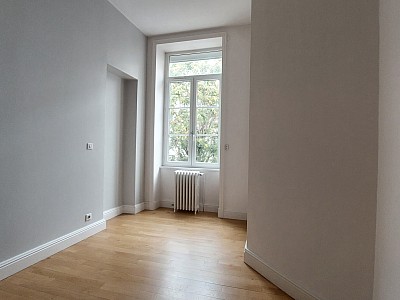 APPARTEMENT T4 A LOUER - ST ETIENNE - 100.7 m2 - 830 € charges comprises par mois