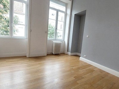 APPARTEMENT T4 A LOUER - ST ETIENNE - 100.7 m2 - 830 € charges comprises par mois