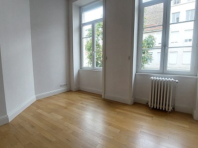 APPARTEMENT T4 A LOUER - ST ETIENNE - 100.7 m2 - 830 € charges comprises par mois
