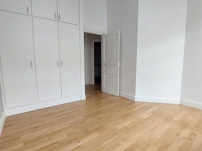 APPARTEMENT T4 A LOUER - ST ETIENNE - 100.7 m2 - 830 € charges comprises par mois