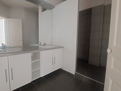 APPARTEMENT T4 A LOUER - ST ETIENNE - 100.7 m2 - 830 € charges comprises par mois