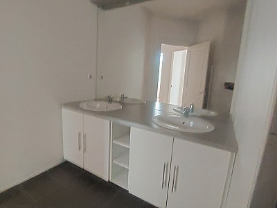 APPARTEMENT T4 A LOUER - ST ETIENNE - 100.7 m2 - 830 € charges comprises par mois