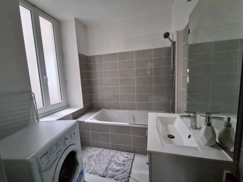 APPARTEMENT T4 A LOUER - ST ETIENNE - 92.24 m2 - 790 &euro; charges comprises par mois