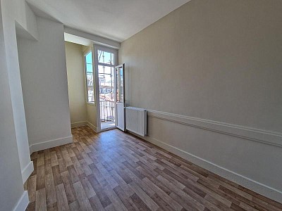 APPARTEMENT T4 A LOUER - ST ETIENNE - 84.57 m2 - 925 € charges comprises par mois