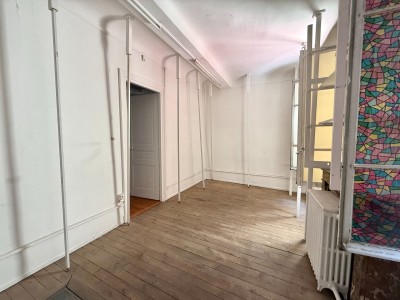 Saint-Étienne hyper centre : plateau TYPE 4 de 108 m² à rénover,