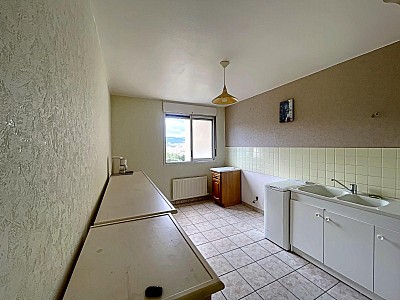 APPARTEMENT T4 A VENDRE - ST ETIENNE - 73.84 m2 - 72 500 €