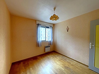APPARTEMENT T4 A VENDRE - ST ETIENNE - 73.84 m2 - 72 500 €