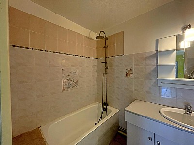 APPARTEMENT T4 A VENDRE - ST ETIENNE - 73.84 m2 - 72 500 €