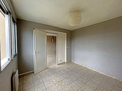 APPARTEMENT T4 A VENDRE - ST ETIENNE - 73.84 m2 - 72 500 €