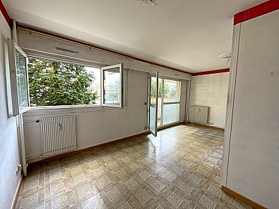 APPARTEMENT T4 A VENDRE - ST ETIENNE - 76 m2 - 69 500 €