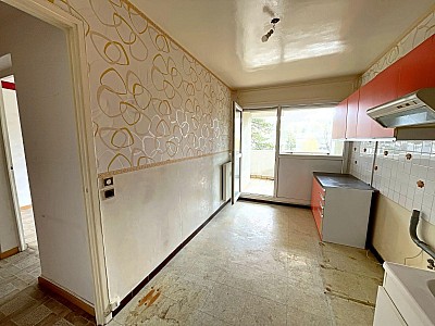 APPARTEMENT T4 A VENDRE - ST ETIENNE - 76 m2 - 69 500 €