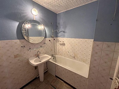 APPARTEMENT T4 A VENDRE - ST ETIENNE - 76 m2 - 69 500 €