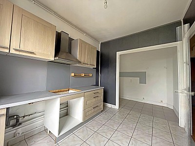 APPARTEMENT T4 A VENDRE - ST ETIENNE Centre Ville - 77.63 m2 - 85 000 €