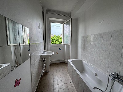 APPARTEMENT T4 A VENDRE - ST ETIENNE Centre Ville - 74.66 m2 - 75 000 €