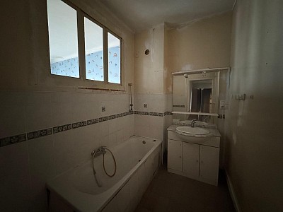 APPARTEMENT T4 A VENDRE - ST ETIENNE Centre Ville - 78.8 m2 - 69 000 €