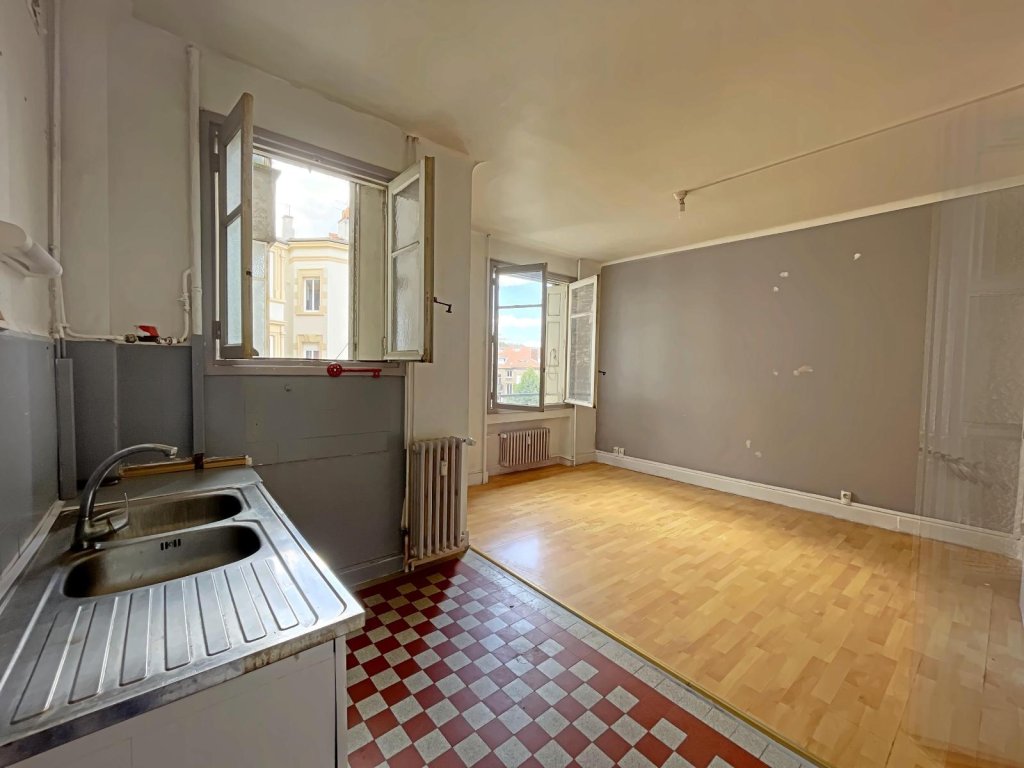 APPARTEMENT T4 A VENDRE - ST ETIENNE Centre Ville - 82.09 m2 - 79 000 &euro;