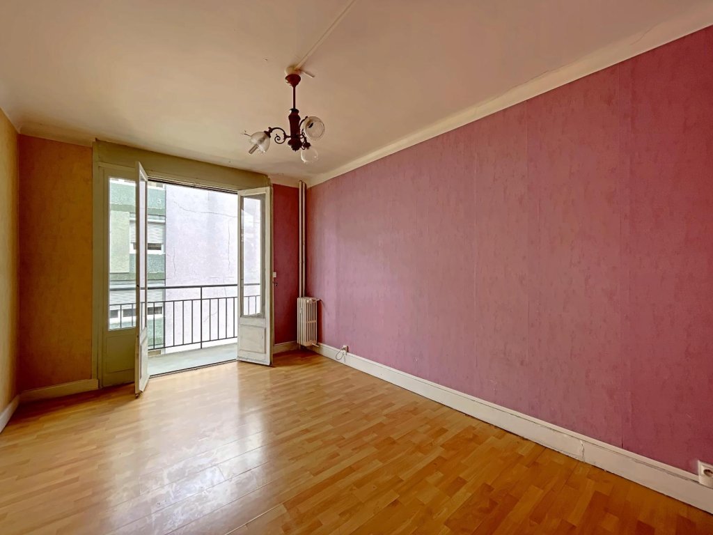 APPARTEMENT T4 A VENDRE - ST ETIENNE Centre Ville - 82.09 m2 - 79 000 &euro;