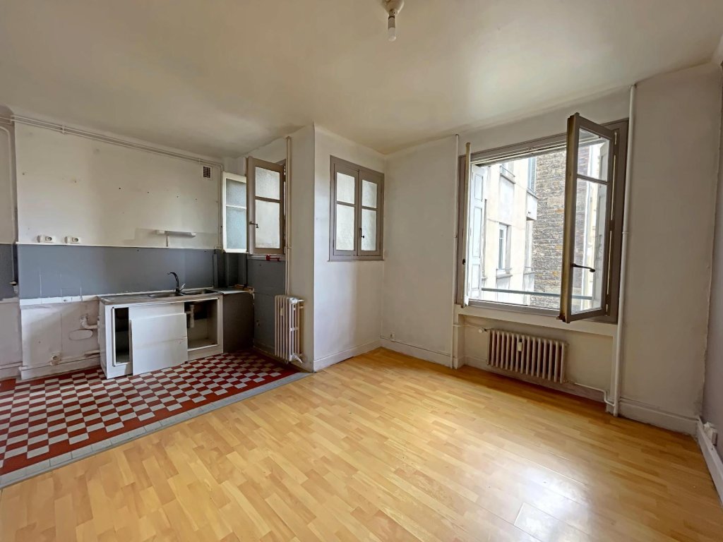 APPARTEMENT T4 A VENDRE - ST ETIENNE Centre Ville - 82.09 m2 - 79 000 &euro;