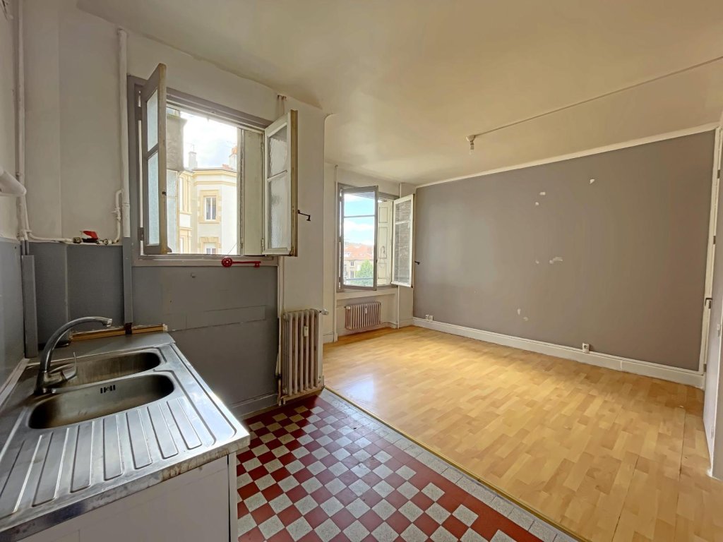 APPARTEMENT T4 A VENDRE - ST ETIENNE Centre Ville - 82.09 m2 - 79 000 &euro;