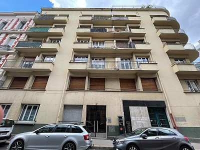 APPARTEMENT T4 A VENDRE - ST ETIENNE Centre Ville - 82.09 m2 - 79 000 €