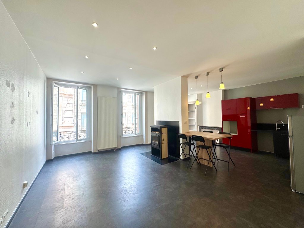 APPARTEMENT T5 A LOUER - ST ETIENNE - 125 m2 - 1 090 &euro; charges comprises par mois
