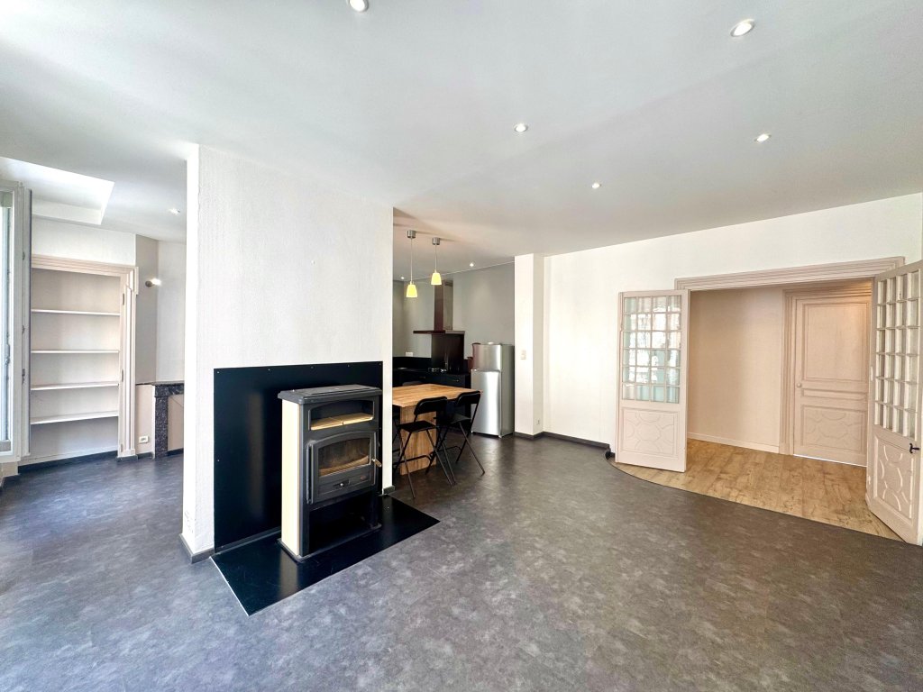 APPARTEMENT T5 A LOUER - ST ETIENNE - 125 m2 - 1 090 &euro; charges comprises par mois