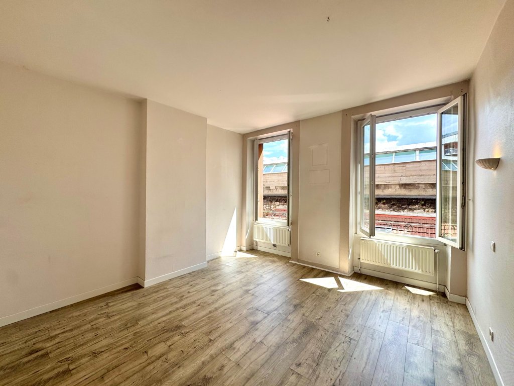 APPARTEMENT T5 A LOUER - ST ETIENNE - 125 m2 - 1 090 &euro; charges comprises par mois
