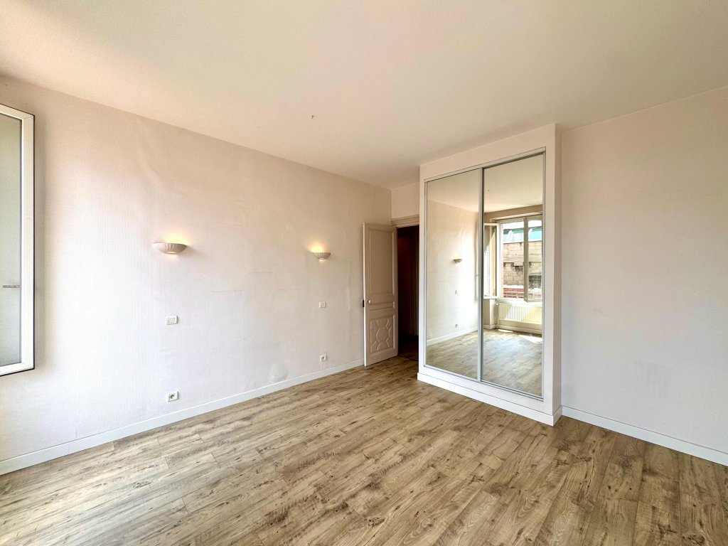 APPARTEMENT T5 A LOUER - ST ETIENNE - 125 m2 - 1 090 &euro; charges comprises par mois