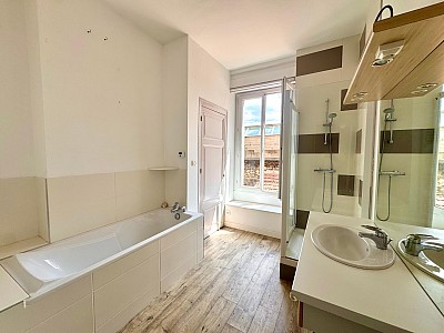 APPARTEMENT T5 A LOUER - ST ETIENNE - 125 m2 - 1 090 € charges comprises par mois